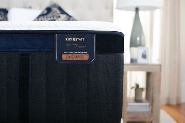 Stearns & Foster® 13'' Hybrid Elgin Court Firm Tight Top Mattress - DirectBed | Mattress Stores Hamilton, Niagara Falls, St Catharines, Stoney Creek, Burlington, Oakville, Ancaster